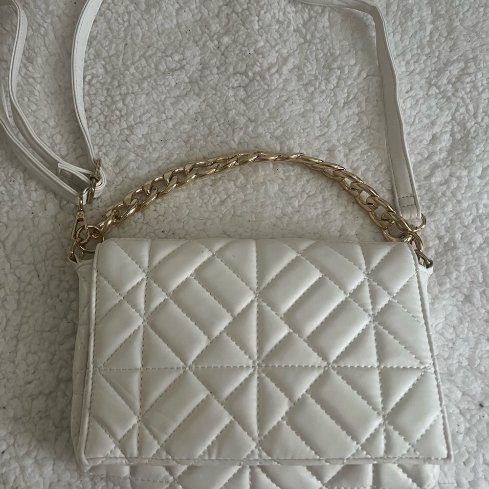 Elegant White Quilted Shoulder Bag - Picture 3 of 8
